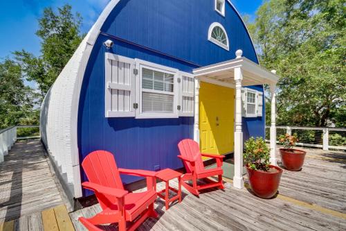 Charming Bay St Louis Home Deck, on Canal!
