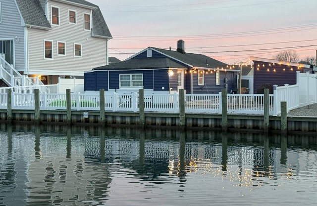 Charming Bay Home with Dock, 2-Bedroom, Fire Pit, WIFI, near Beach