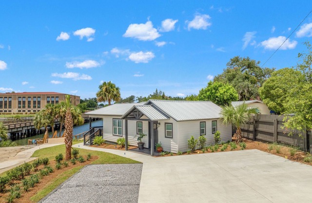 Charming Bayou Carriage House w/Dock Access – 2BR