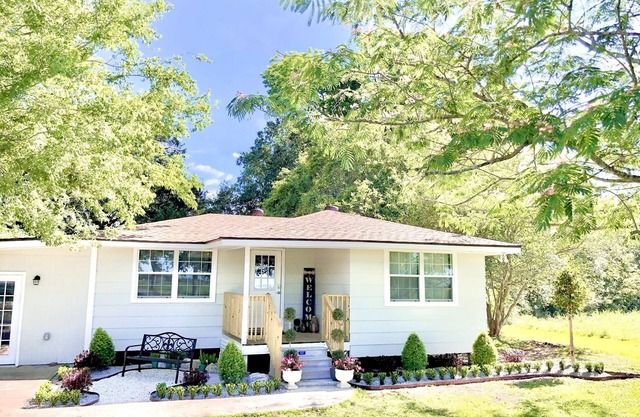 Charming bayou-side cottage perfect for a Cajun Country retreat
