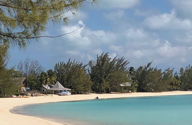 Charming Beachfront Cottage on Best Cat Island Beach!