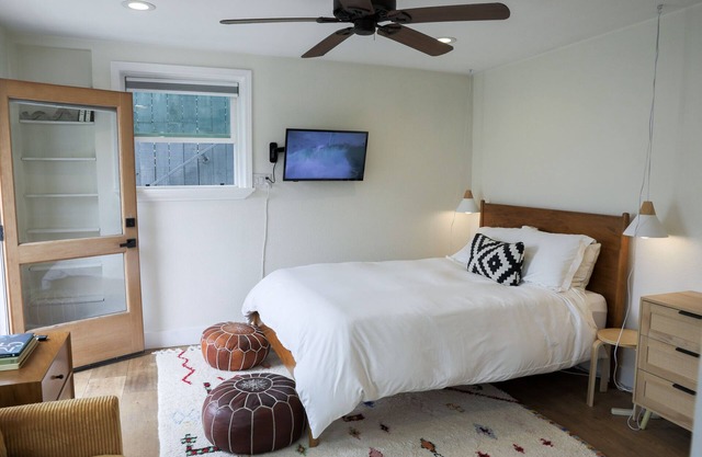 Charming Beachside Studio – Walk to Beach, Coffee & Wedding Venues
