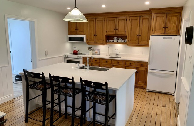 Charming Beaver Valley Farmhouse - Recently renovated family getaway