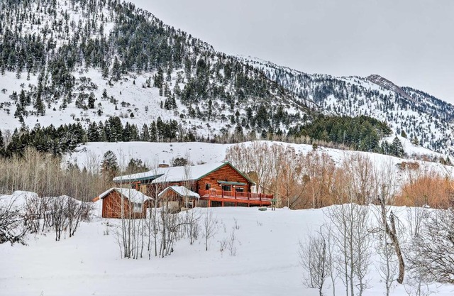 Charming Bedford Cabin with Private Hot Tub!