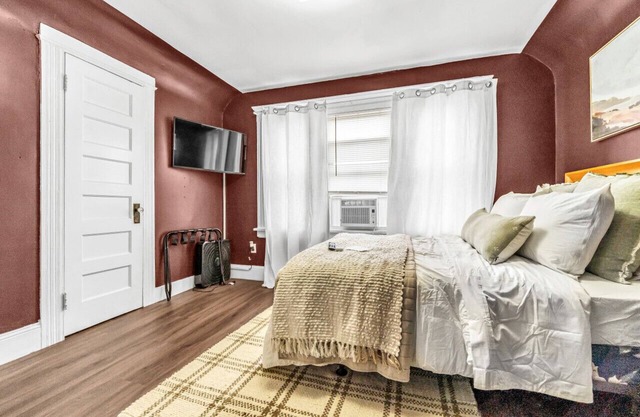 Charming bedroom near Yale Hosp/Bridgeport