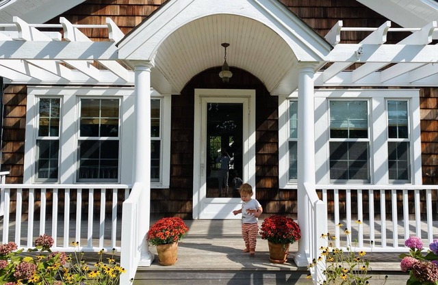 Charming Bellport Beach Cottage - Great Design! Sleeps 8.