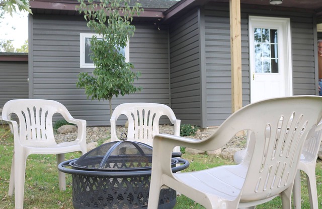 Charming Bemus Point Cottage: Walk to Water and close to town!