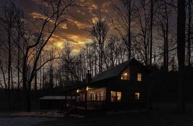 Charming Blue Ridge Cabin! Hot Tub, Hiking, Close to Blue Ridge Attractions!