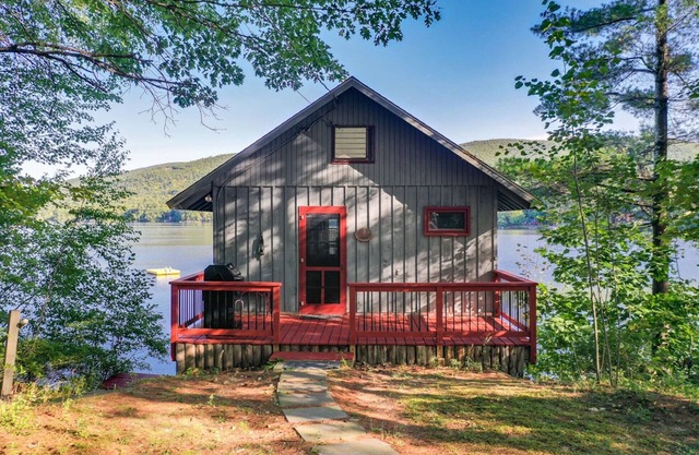 Charming boathouse for two with deck overlooking Lake Kanasatka
