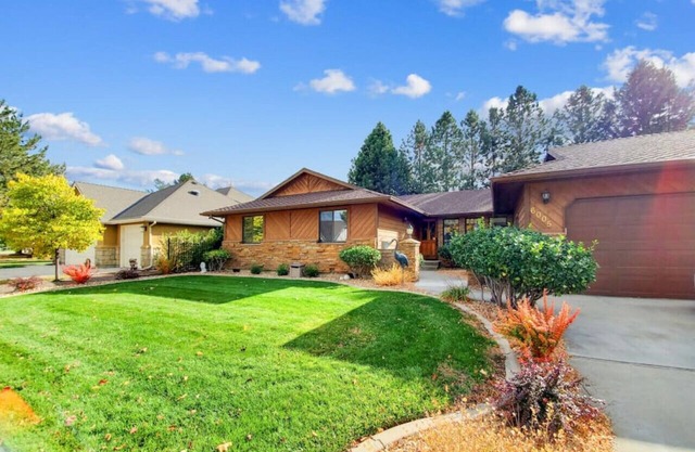 Charming Boise Home with Hot Tub on Private Golf Course
