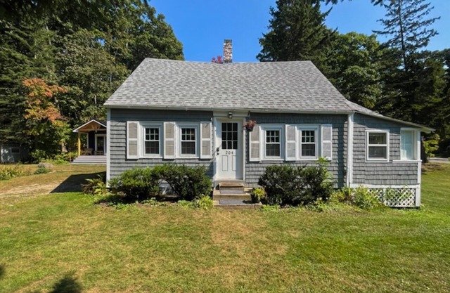 Hundefreundliches Haus mit Wintergarten und großem Rasen - in der Nähe der Innenstadt von Boothbay Harbor!