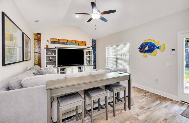 Charming Brand New 3/2 Home- Downtown Darien 5 min away-High Speed internet