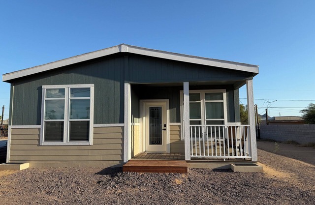 Charming BRAND NEW 3-bedroom house in North Phoenix!