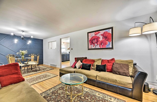 Charming Buffalo Apt: 18 Mi to Niagara Falls!