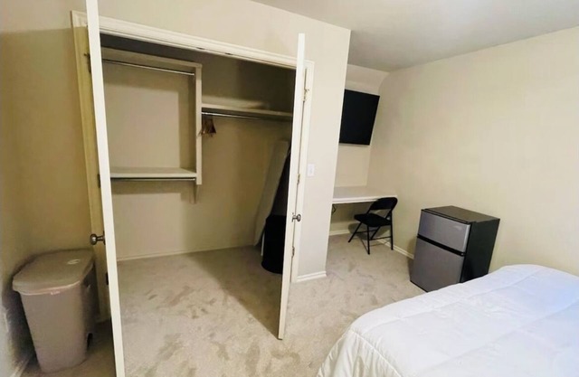 Charming building in delightful Broken Arrow with AC, WiFi