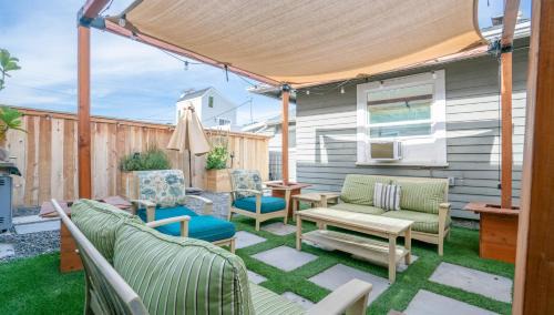 Charming Bungalow Centrally Located