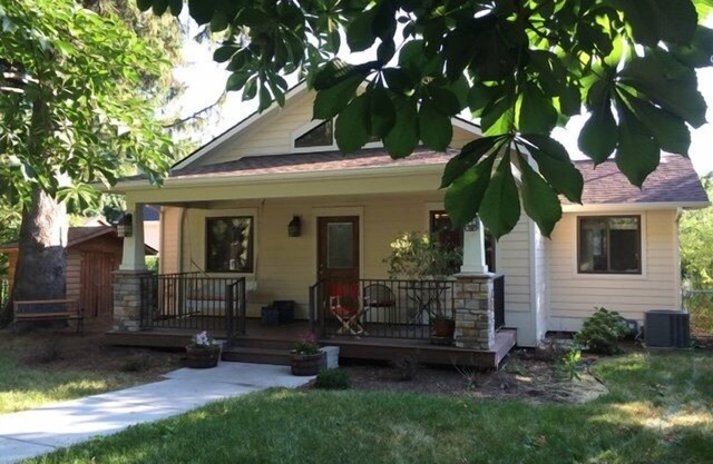 Bungalow mit Charme in Lower Klapperschlange, nahe der Innenstadt & Trails