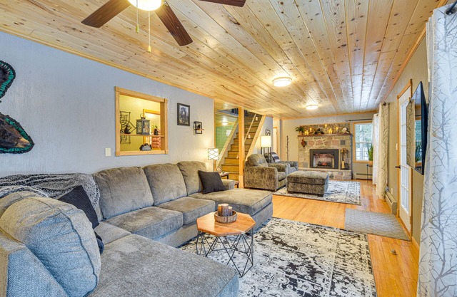 Charming Butternut Lake Getaway w/ Deck & Dock!