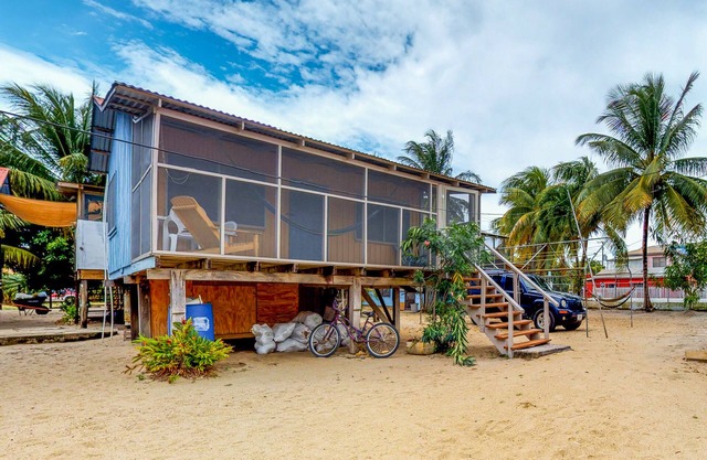Charmante Cabana mit großer, abgeschirmter Veranda und Hängematte - in Strandnähe!