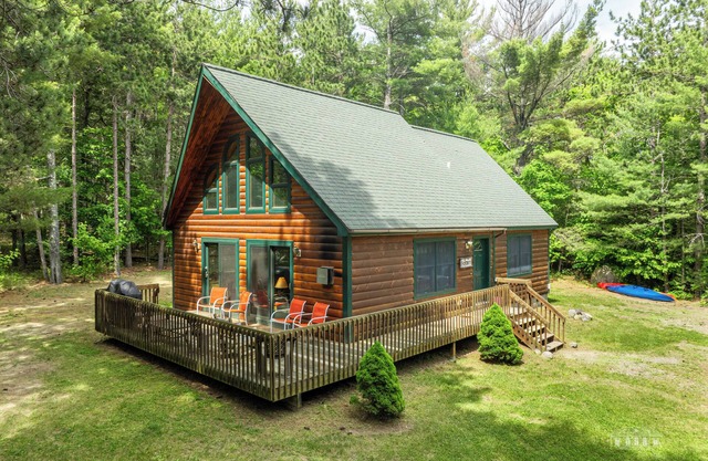 Fox Den offers memorable getaway just 2 miles from Whiteface Mtn in a cozy cabin