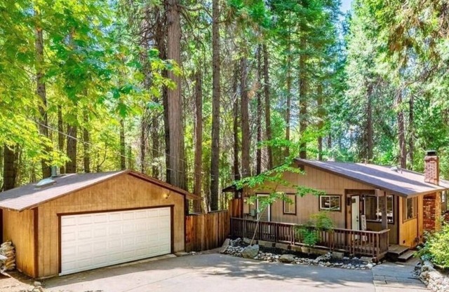 Charming Cabin Close to Lake ~ Apple Hill ~ Tahoe