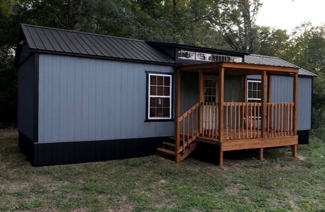 Charming cabin in St. Charles, AR just 600 yards from the boat ramp