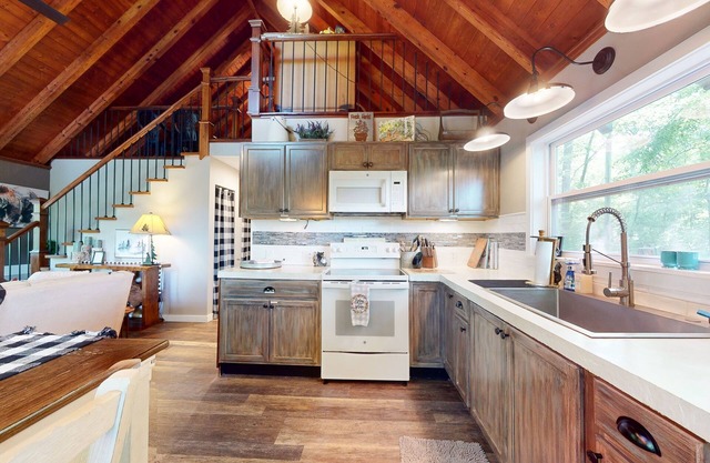 Charming Cabin's with Wood Burning Fireplaces and Mountain Views