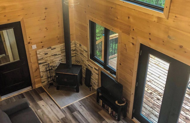 Charming Cabin with Lake View