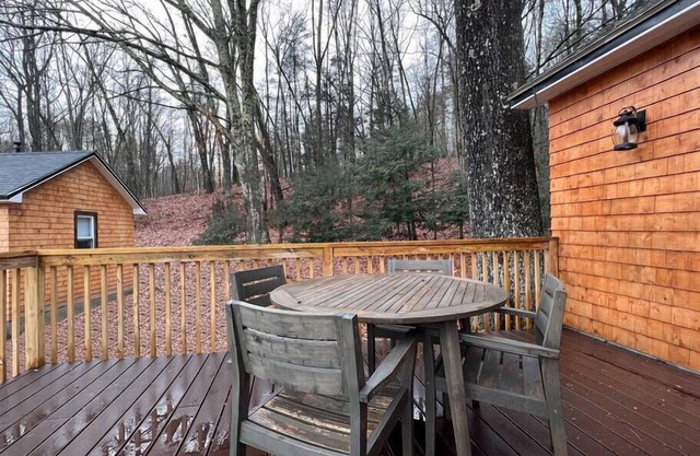 Charming cabin with Hot Tub, near Minnewaska