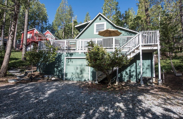 Charming Renovated Cabin with Lake Membership