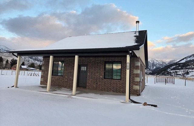 Charming cabin with WiFi - perfect for a cozy getaway
