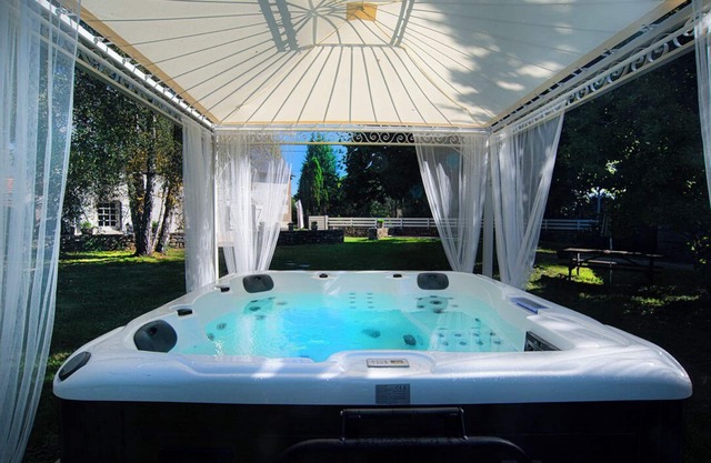 Charming Cantalien house with private SPA