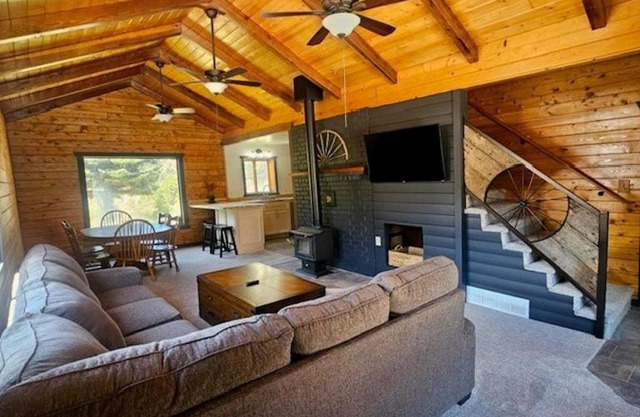 Charming Canyon Cabin