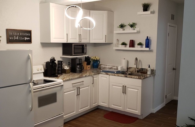 Charming Caribbean 1-bedroom roomy Apartment in amazing Downtown Sanford