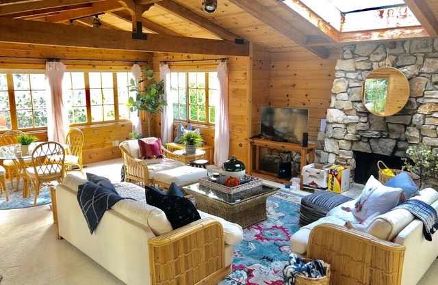 Charming Carmel home - Walk to beach and town!