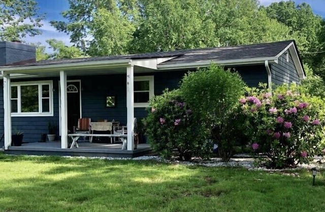 Charming Casa Azul near most famous wineries and Hikes!