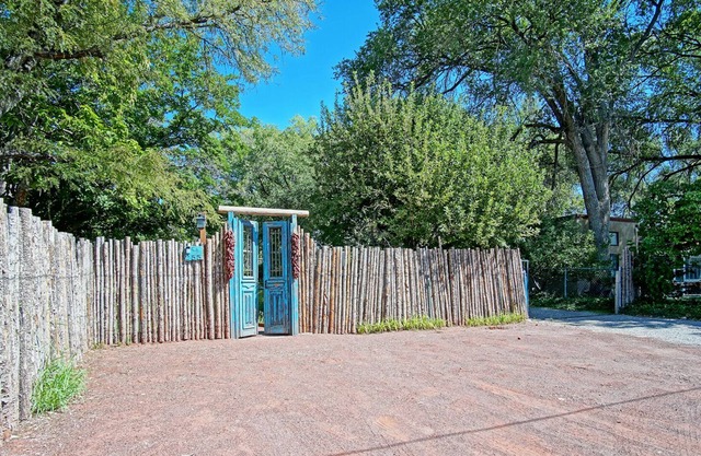Charming Casita and park setting