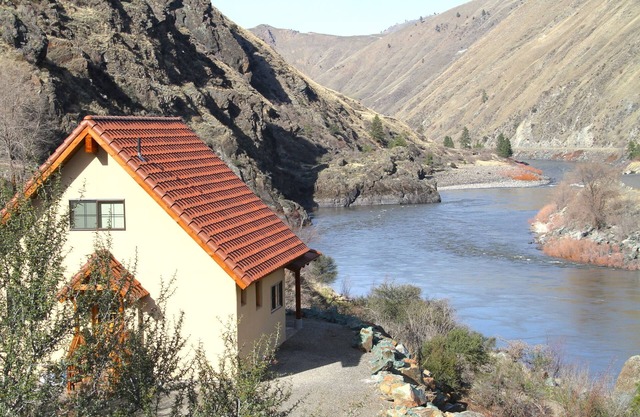 Charmantes Casita mit spektakulärem Blick auf den Fluss und Zugang zum Strand