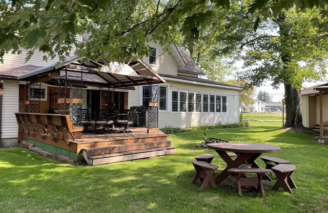 Charming Cecil Cottage Next To Landing!