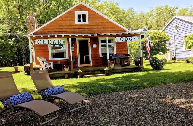 Charming Cedar Lodge am Kashong Point am Seneca Lake mit keiner Treppe