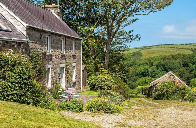 Charming Ceibwr Cove holiday cottage on the north Pembrokeshire coast.
