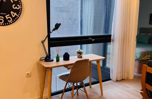 Charming Central Stay in Aveiro, walk to Canals & Cafes