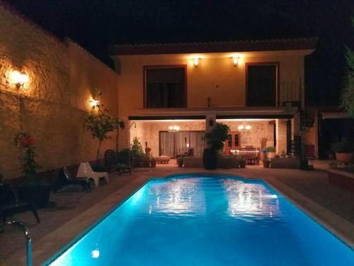 Charming Chalet in Cinco Casas with Private Pool