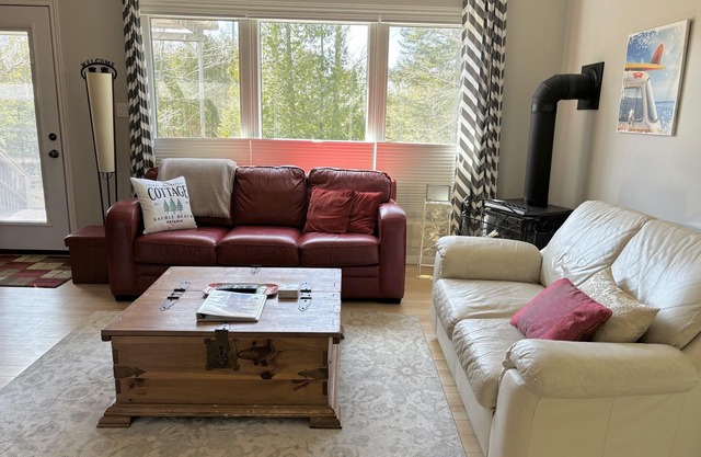 Charming Charal Greenhouse Cottage – Sauble Beach Stay Minutes from Sand & Shops