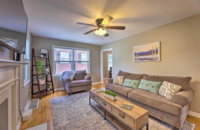 Charming Charleston Home w/ Yard & Fire Pit!