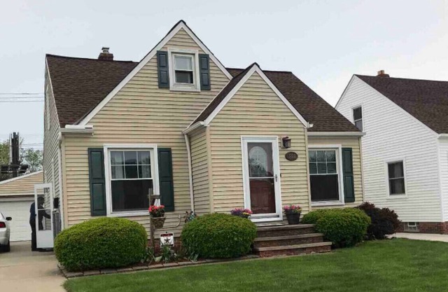 Charming, Cheerful 3 Bdrm Smoke Free Parma Residential Home