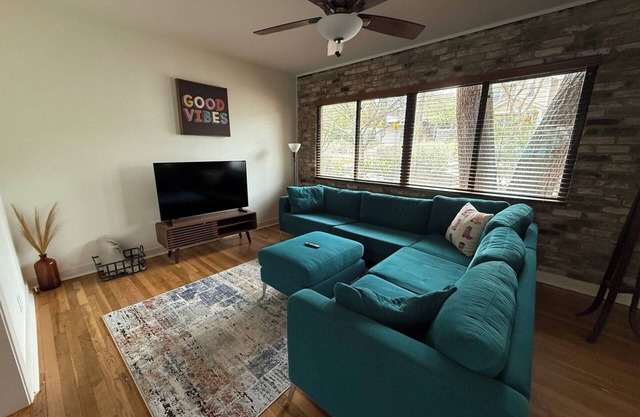 Charming Cherrywood Cottage. Walkable. Sleeps 6.