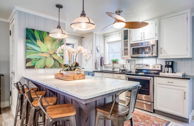 Charming Chic Cottage w/ Walk to Downtown & River