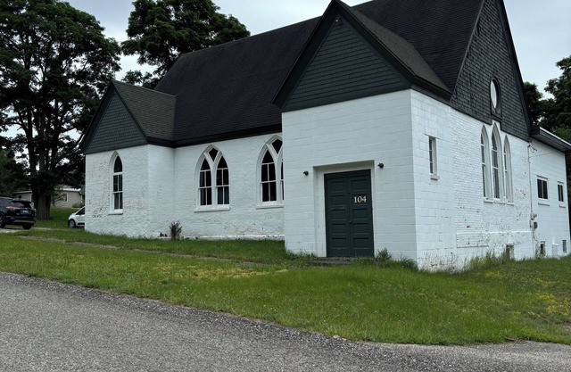 Charming Church in East Jordan ,3 bedrooms ,WiFi, pool-table and gas fireplace.