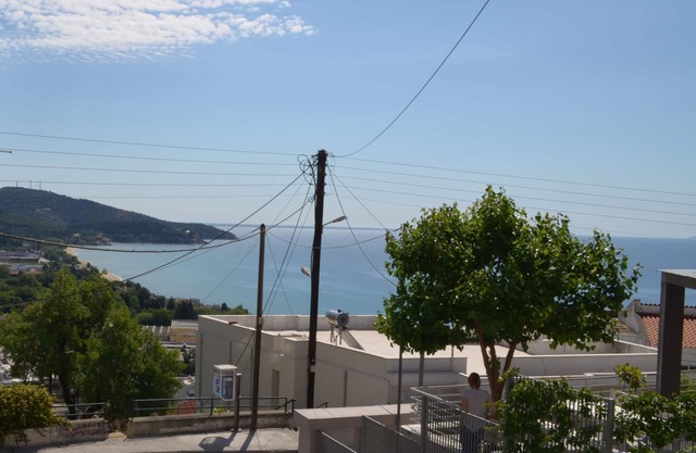 Charmantes, sauberes und geräumiges Familienapartment mit Blick auf das Meer und den Wald